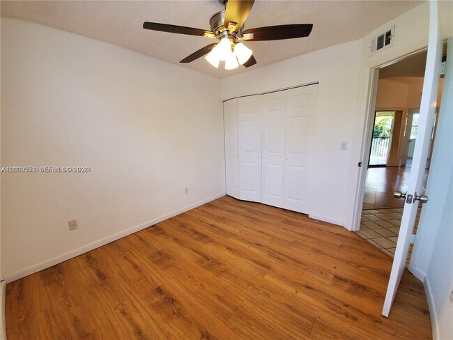 Building Photo - 805 N Franklin Ave
