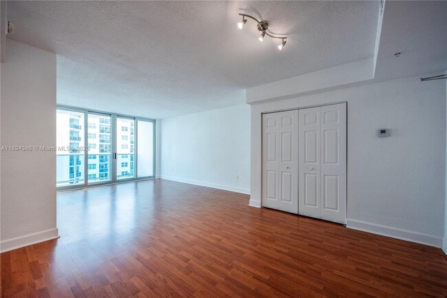 Building Photo - 7501 E Treasure Dr