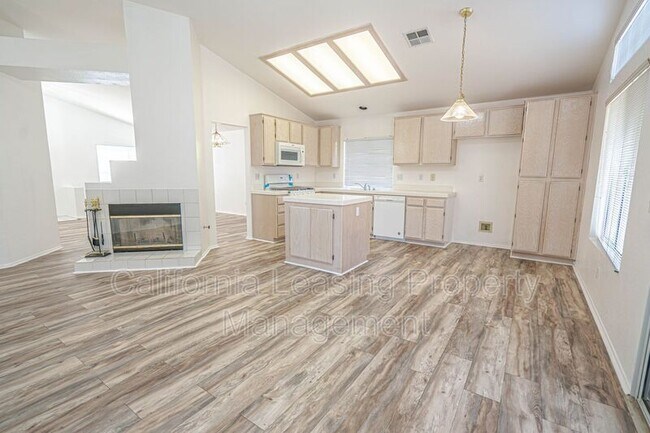 Building Photo - 39839 Tesoro Ln