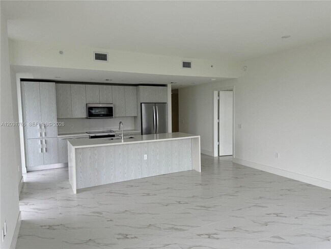 Building Photo - 2000 Metropica Wy