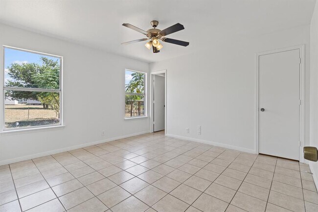 Building Photo - 207 Panther Path