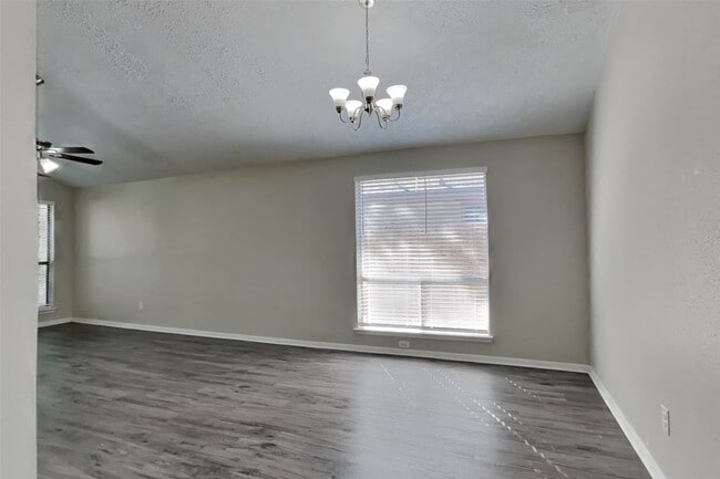 Building Photo - 10439 Lazy Meadows Dr