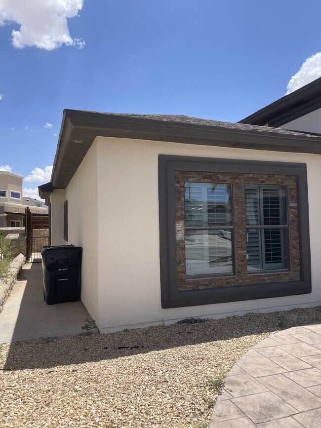 Building Photo - 3132 Tunnel Point Way