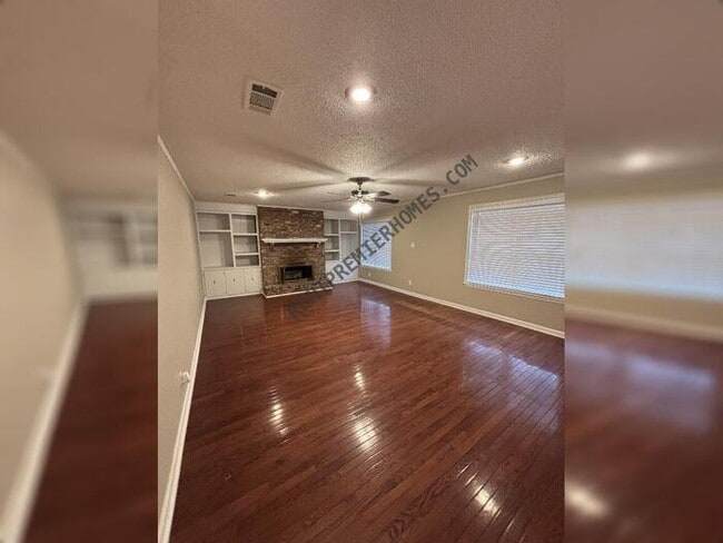 Building Photo - 322 E Lee Ave