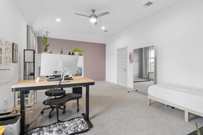 Building Photo - 28335 Halle Ray Dr