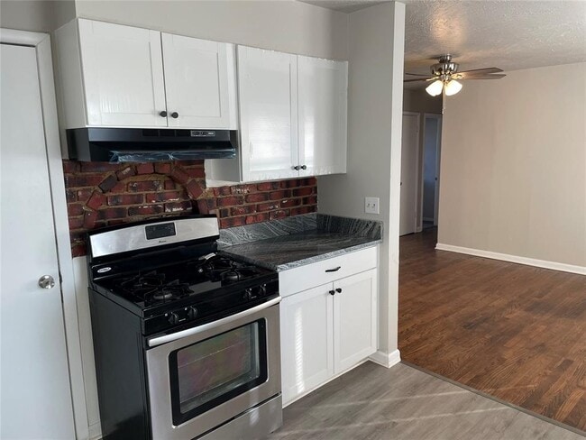 Building Photo - 228 W 9th St