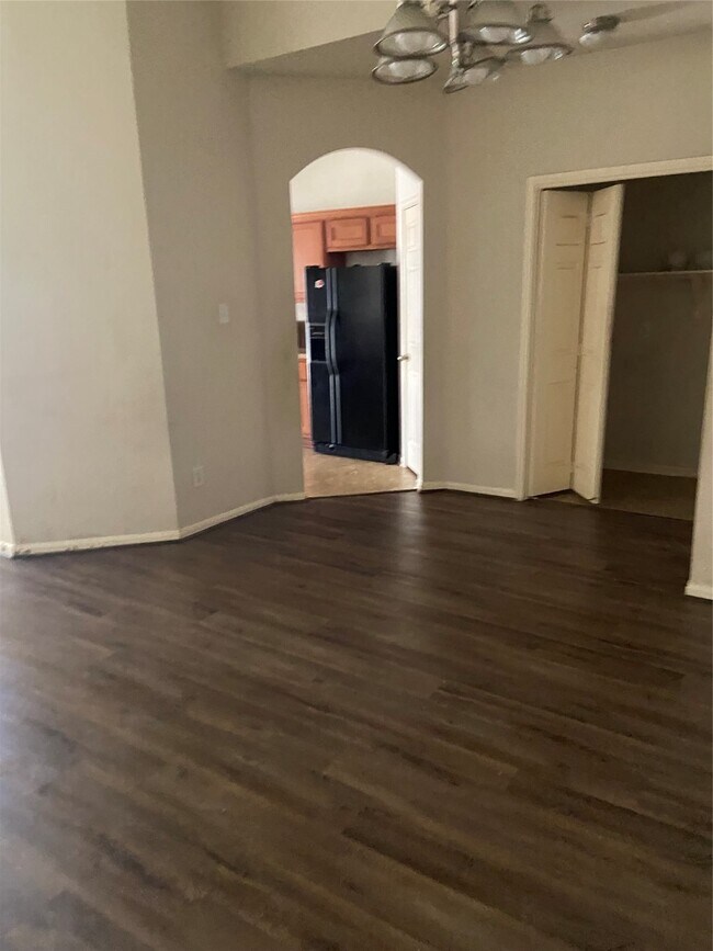 Building Photo - 1930 Shady Oaks Ct