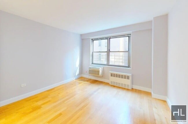 Building Photo - 2 bed flex 1 bathroom / WASHER AND DRYER / balcony / West 97th Street