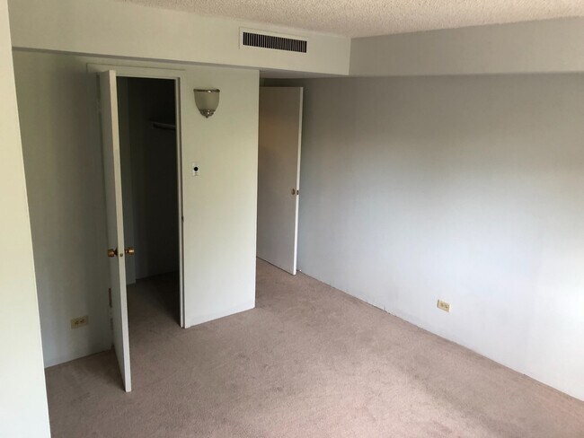 Building Photo - Penn Square