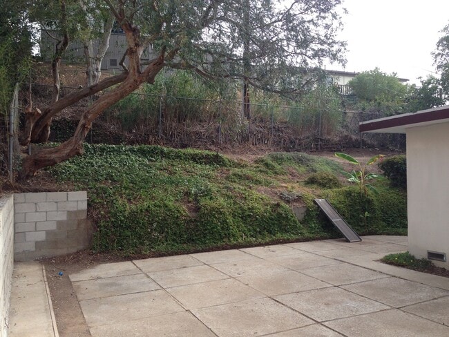 Building Photo - Hillside Home with Ocean Views!!