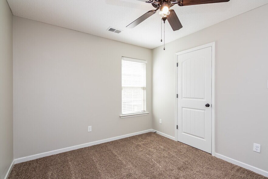 Building Photo - 9429 Darren Cir S