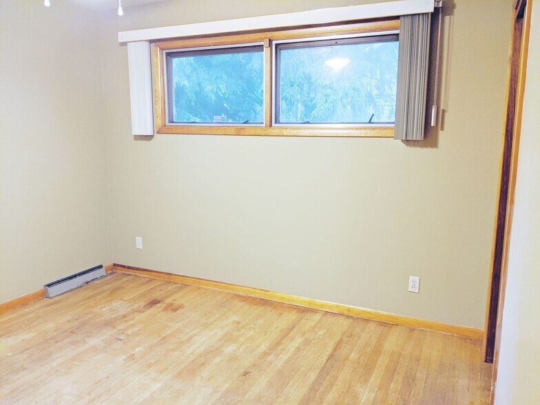 Building Photo - 208 S Hillsdale Dr