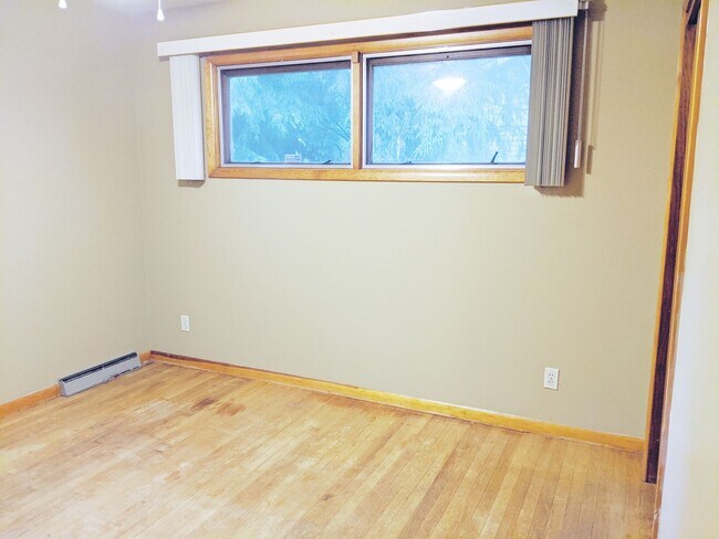 Building Photo - 208 S Hillsdale Dr