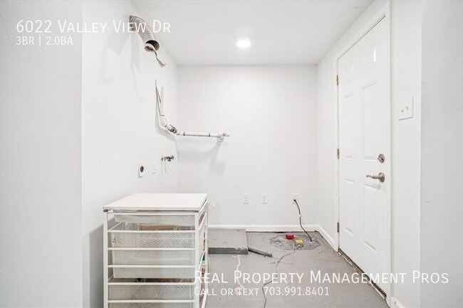 Building Photo - 6022 Valley View Dr