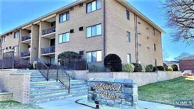 Building Photo - 466 A Liberty St