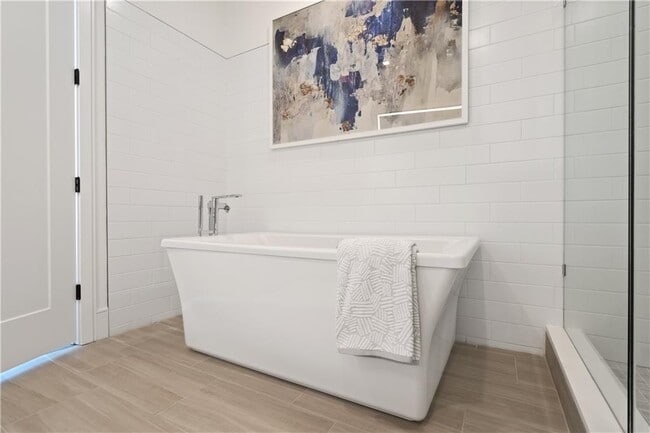 Building Photo - 788 West Marietta St NW