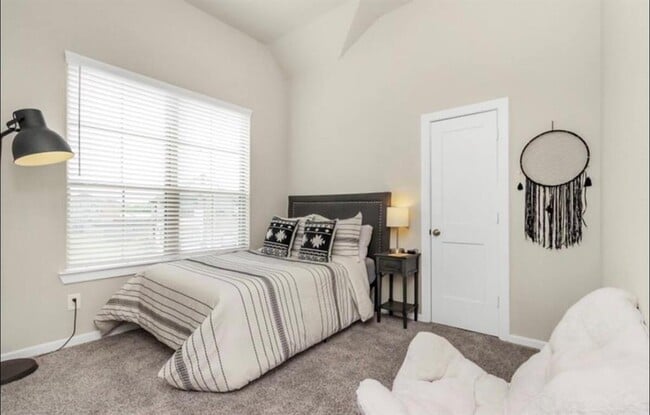 Building Photo - 2530 Manor Valley Ct