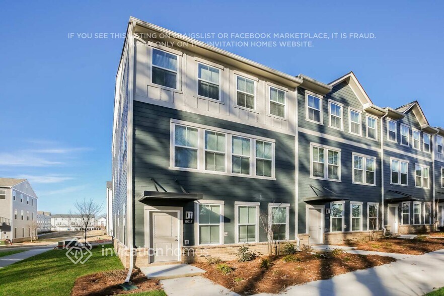 Building Photo - 8017 Roest Ln