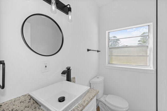 Building Photo - 1412 Crooms Ave