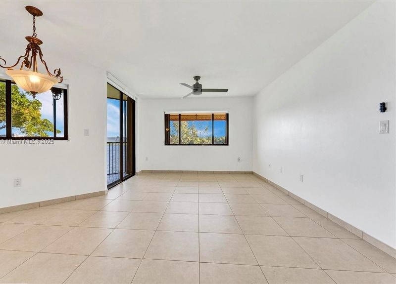 Building Photo - 15509 N Miami Lakeway