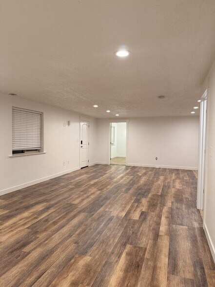 Building Photo - 655 S Sunset Dr