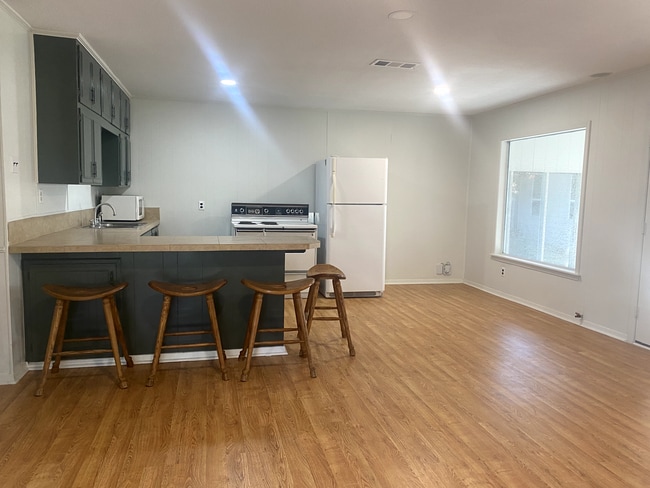 Building Photo - Casita 236