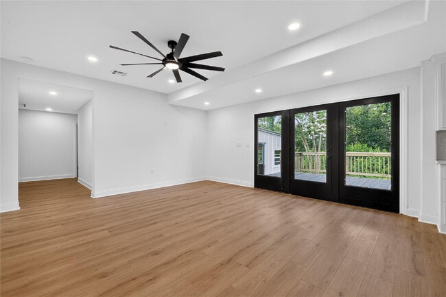 Building Photo - "Fully Remodeled 4-Bedroom Luxury Home Backing to a Greenbelt with Two Primary Suites!"