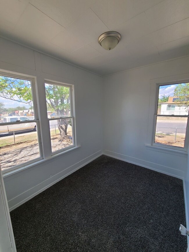 Building Photo - Edith