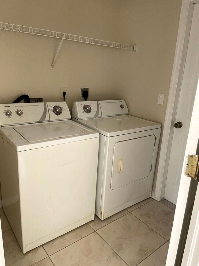 Building Photo - 3302 7th St W