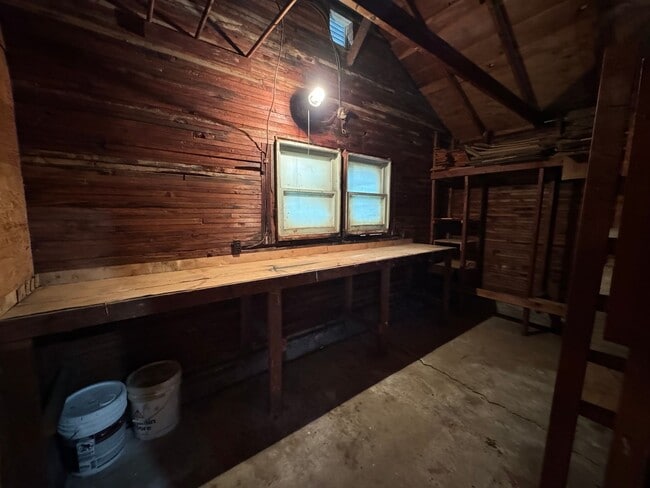 Building Photo - West Roseburg 2 Bedroom house