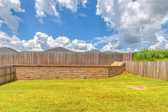 Building Photo - 2804 S Bowling Dr