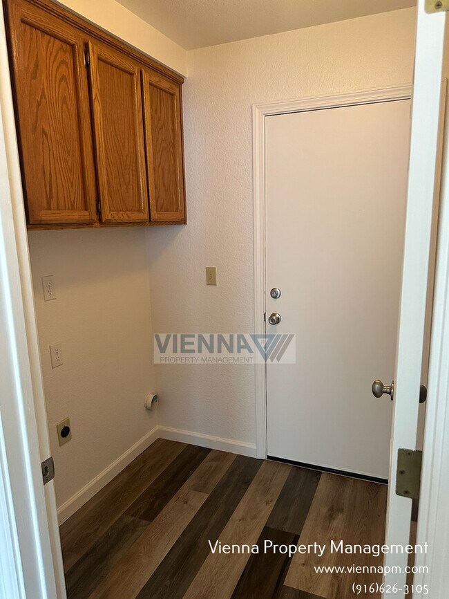 Building Photo - 108 Donegan Ct