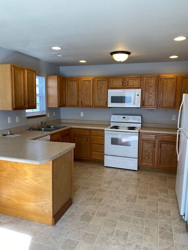 Building Photo - 16785 Huntington Ln