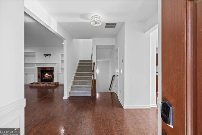 Building Photo - 4228 Laurel Creek Ct SE