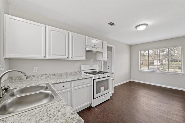 Building Photo - 9133 Woodlyn Rd