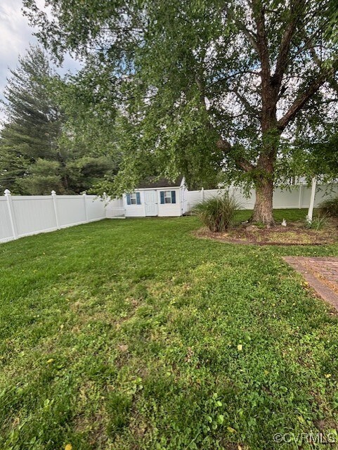 Building Photo - 8120 Castle Grove Dr