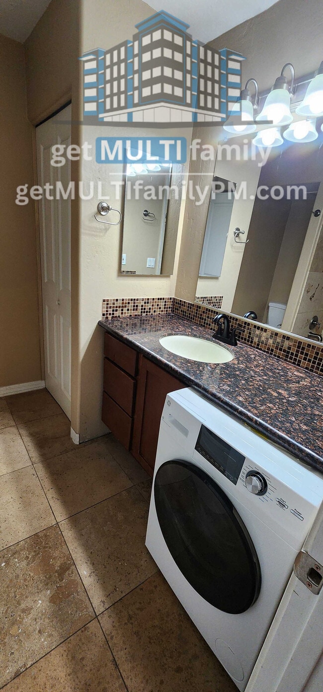 Building Photo - 3619 E Monterosa St