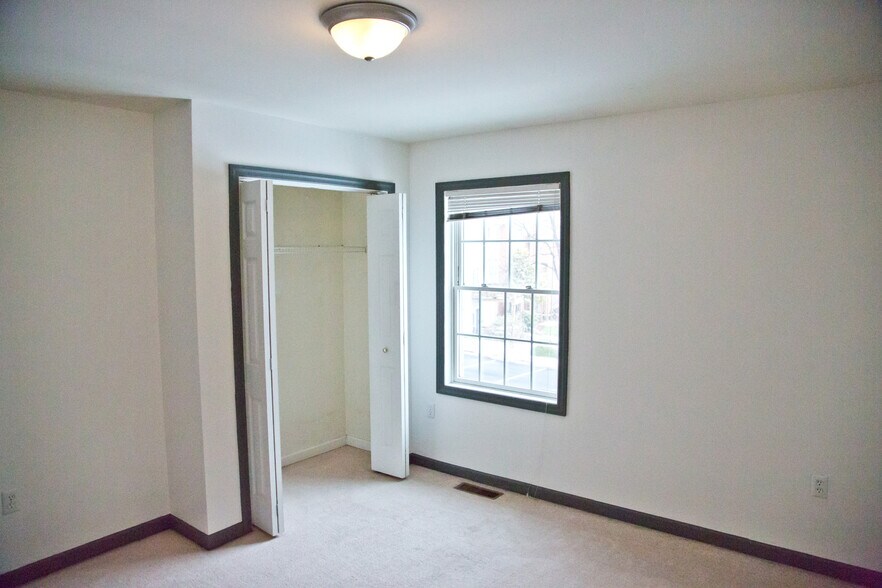 Building Photo - 1460 Blue Course Dr