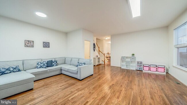 Building Photo - 43520 Laidlow St
