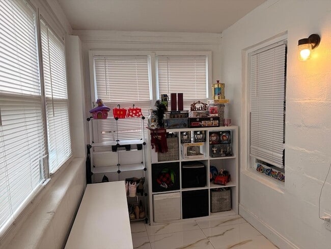 Building Photo - 1039 25th St