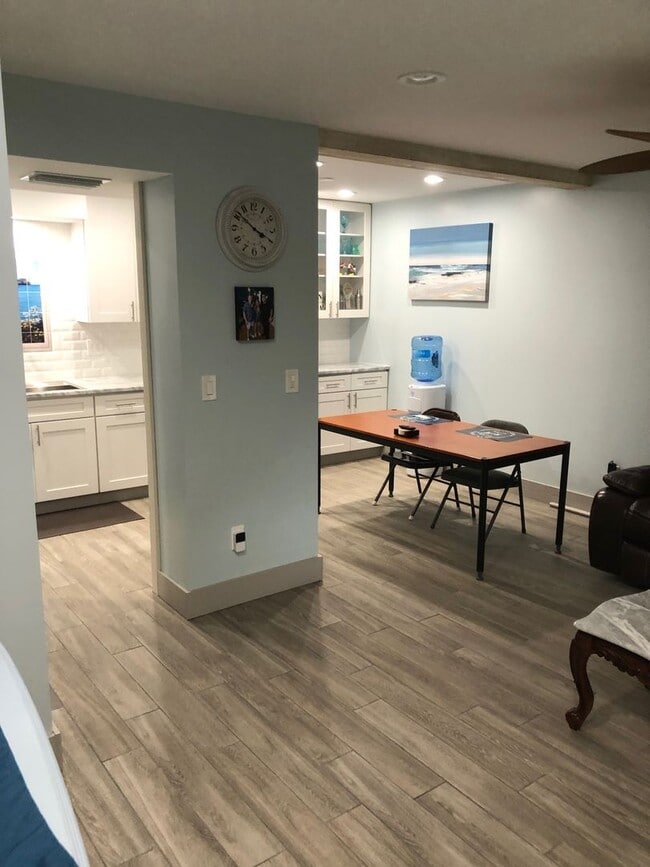 Building Photo - EASTWOOD SHORES TOWNHOUSE