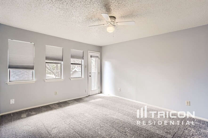 Building Photo - 316 Columbia Dr