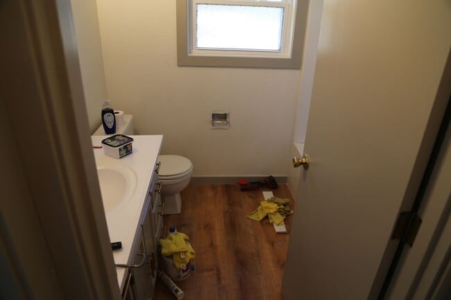 Building Photo - 3 bed/1.5 bath duplex Remodel Done 9/20/2025