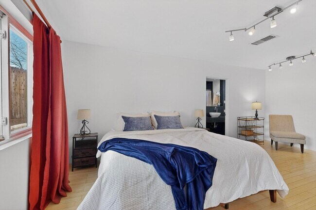 Building Photo - 1640 Stanford Dr NE