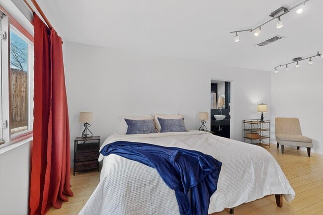 Building Photo - 1640 Stanford Dr SE