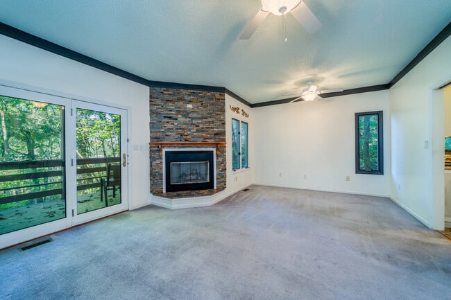 Building Photo - 305 Piney Mountain Dr
