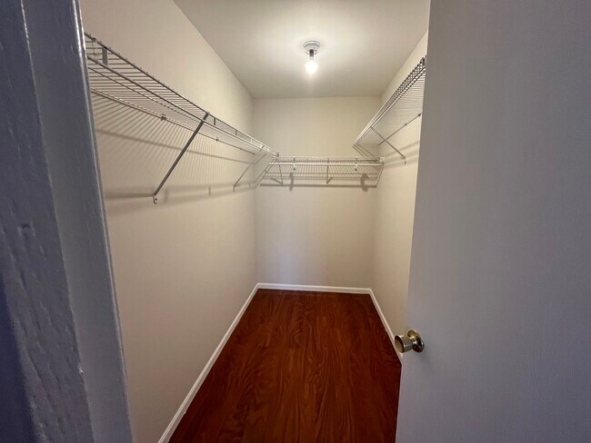 Building Photo - 1127 Silverstone Dr