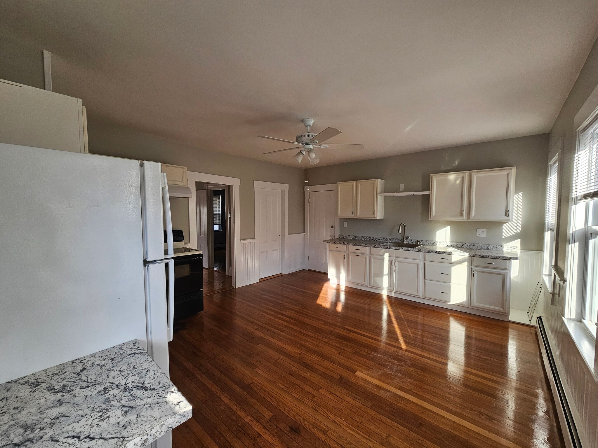 Kitchen - 7 Howland Ct