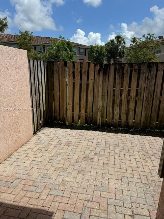 Building Photo - 297 Las Brisas Cir