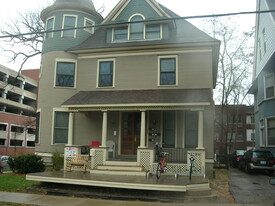 Building Photo - 304 N Carroll St